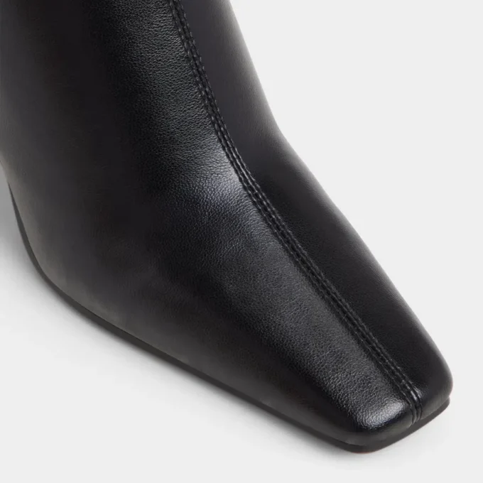 Cybele Stiefeletten, Blockabsatz