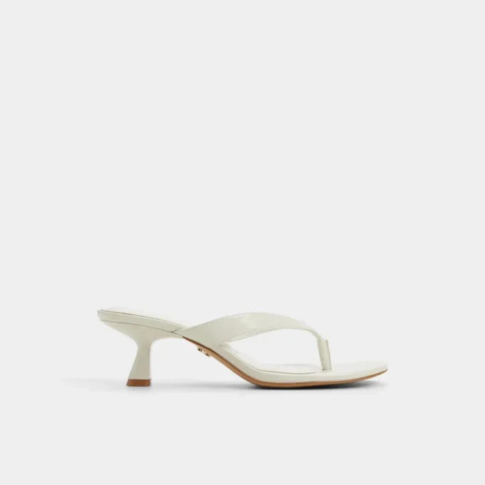 Flip-Flops mit Absatz, Kitten-Heel