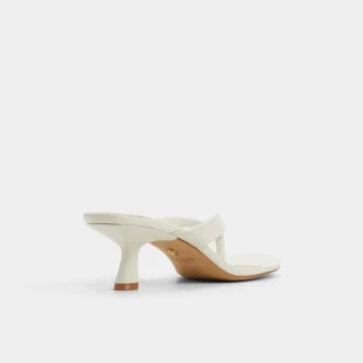 Flip-Flops mit Absatz, Kitten-Heel