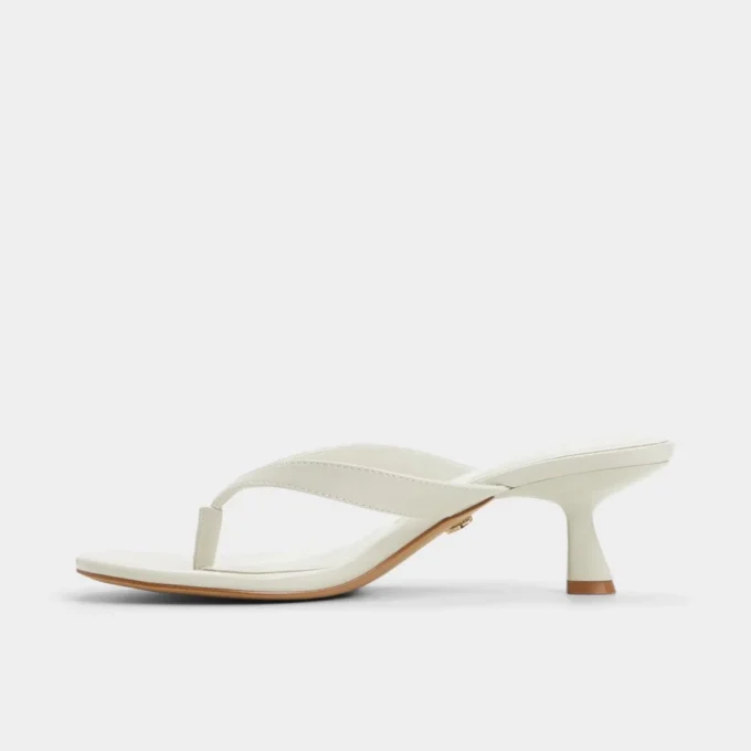Flip-Flops mit Absatz, Kitten-Heel