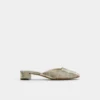 Lannah Mule, Blockabsatz