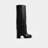 Maeveh Kniestiefel, Plateau