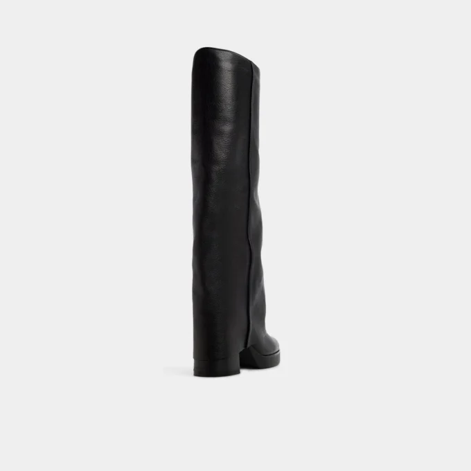 Maeveh Kniestiefel, Plateau