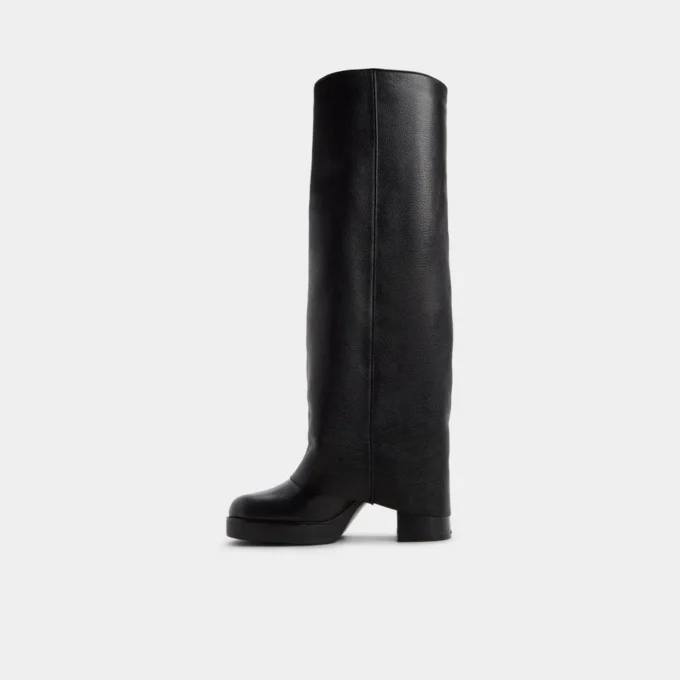 Maeveh Kniestiefel, Plateau
