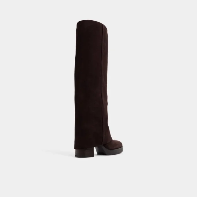 Maeveh Kniestiefel, Plateau