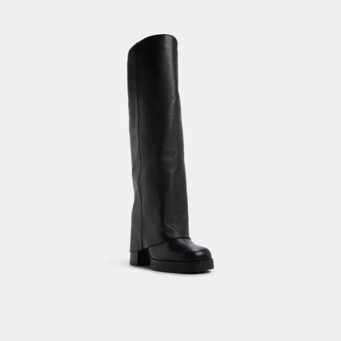 Maeveh Kniestiefel, Plateau