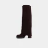 Maeveh Kniestiefel, Plateau