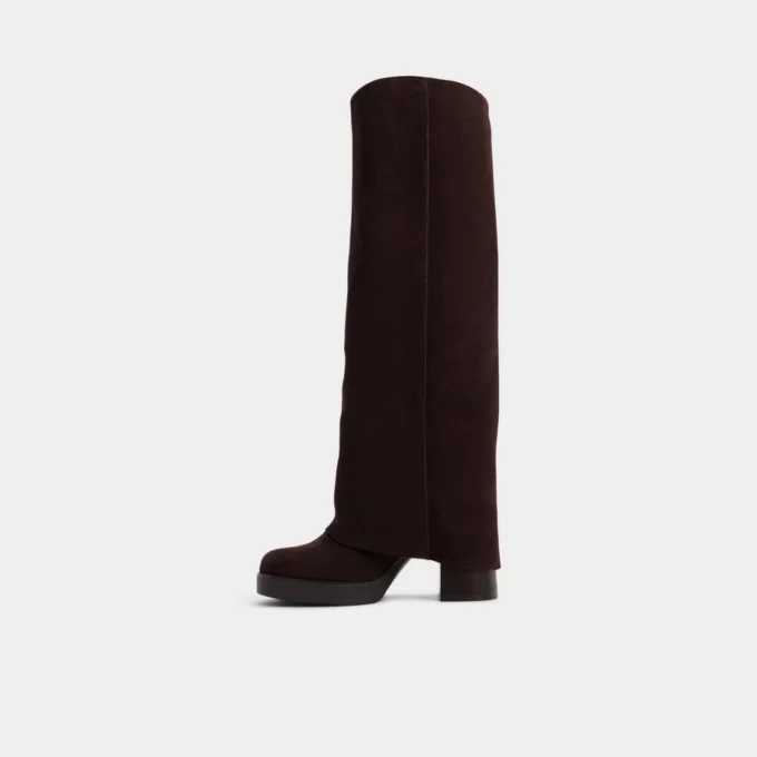Maeveh Kniestiefel, Plateau