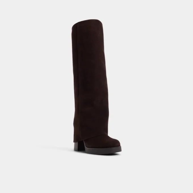 Maeveh Kniestiefel, Plateau